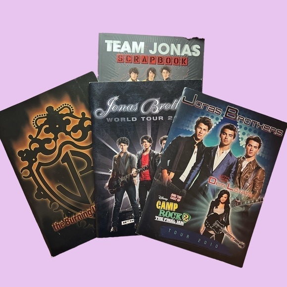 𝅺Jonas Brothers Tour Books & Team Jonas Scrapbook Bundle - Picture 1 of 6